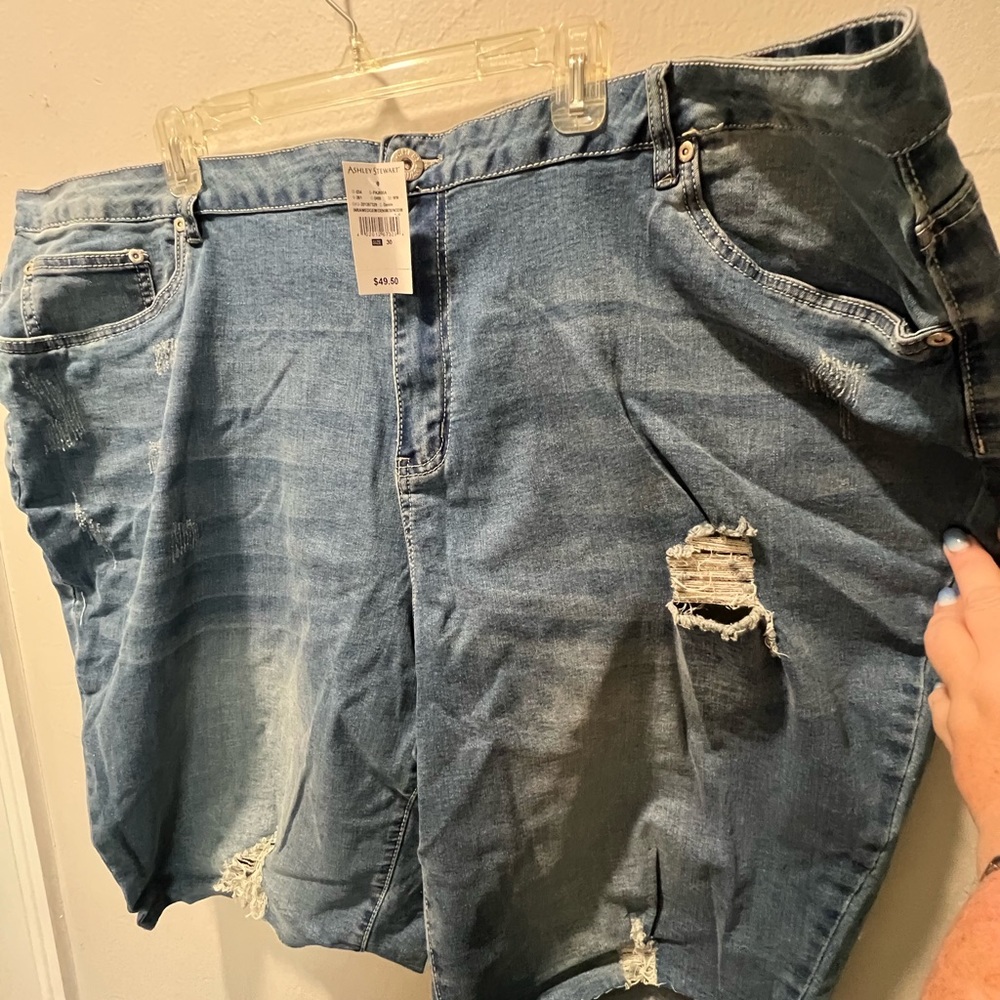 Size 30 NWT distressed Rough edge Jean shorts